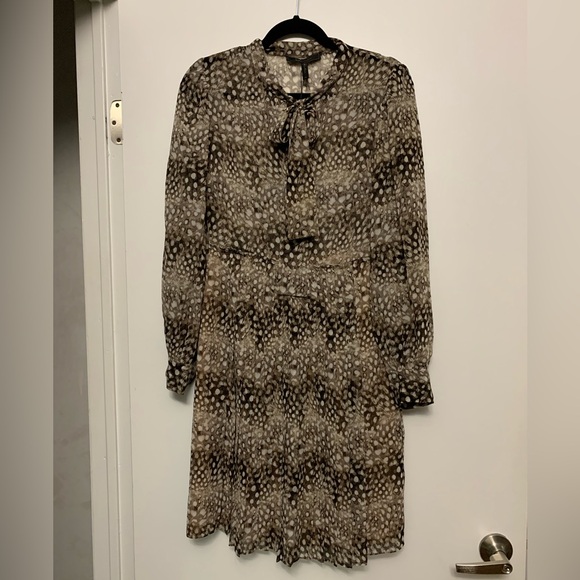 BCBGMaxAzria Dresses & Skirts - Beautiful light long sleeve knee length dress